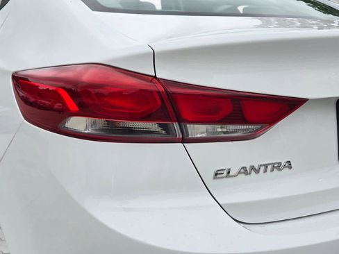 Used 2017 Hyundai Elantra SE w/ SE A/T Tech Package 03 FWD image 7
