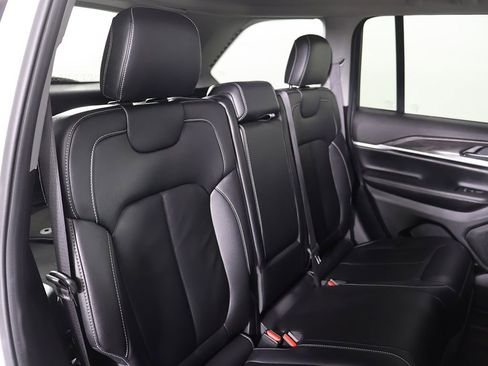 Used 2023 Jeep Grand Cherokee Limited image 30