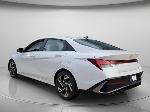 Used 2024 Hyundai Elantra Limited FWD image 6