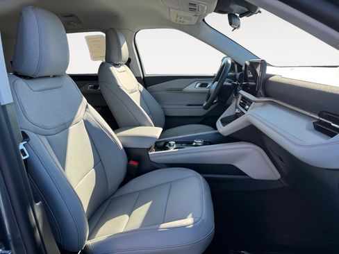 New 2026 Ford Explorer Active w/ Active Comfort Package image 17