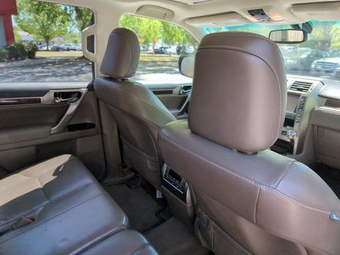 Used 2016 Lexus GX 460 w/ Premium Package image 21
