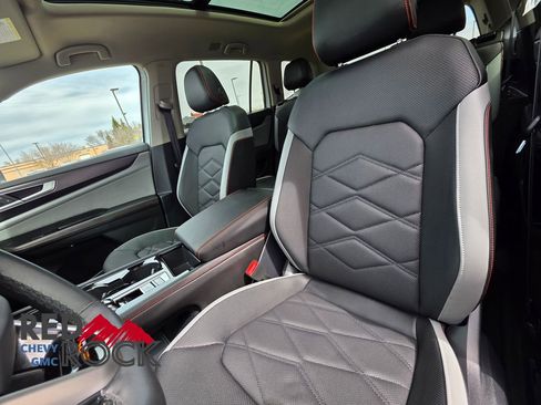 Used 2025 Volkswagen Atlas Peak Edition SE AWD/4WD image 26