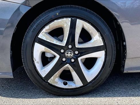 Used 2016 Toyota Prius Four Touring w/ Preferred Accessory Package FWD image 34