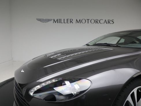 Used 2011 Aston Martin V12 Vantage Coupe image 13