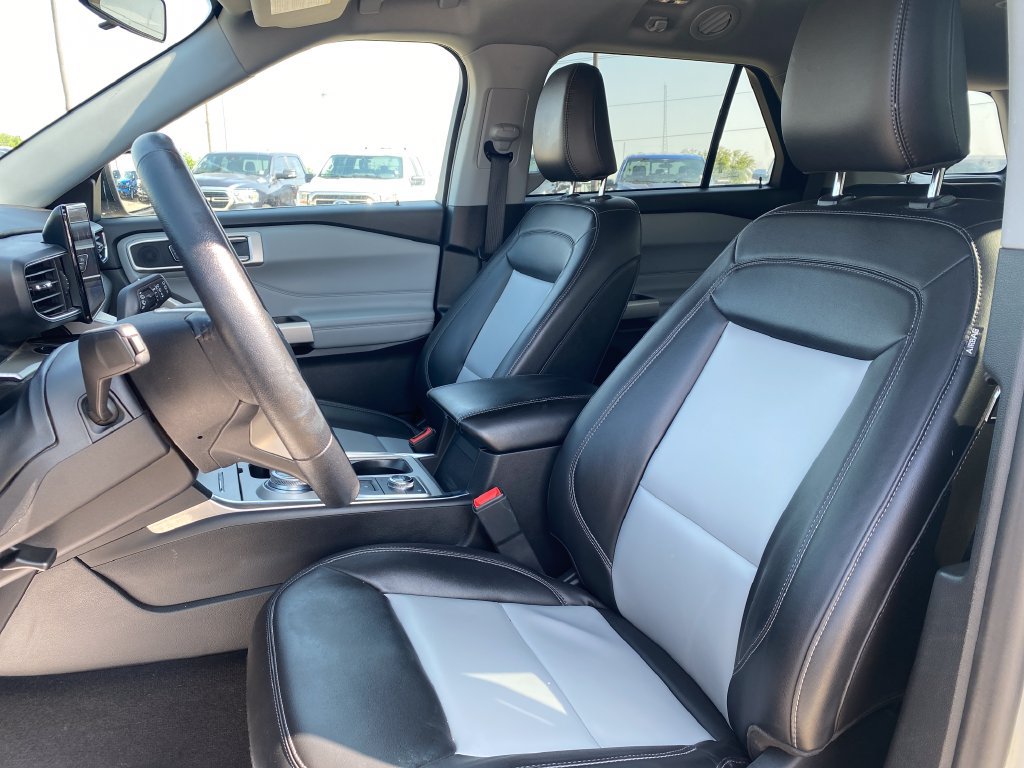 Used 2023 Ford Explorer XLT w/ Equipment Group 202A AWD/4WD image 11