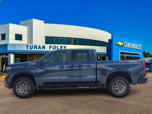 Used 2021 Chevrolet Silverado 1500 LT Trail Boss w/ Convenience Package II AWD/4WD image 2