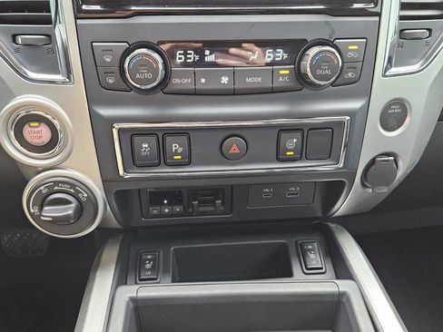 Used 2024 Nissan Titan SV w/ SV Convenience Package image 10