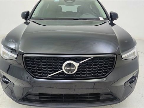 Used 2024 Volvo XC40 B5 Plus image 9