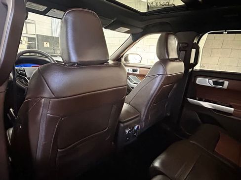 Used 2021 Ford Explorer King Ranch w/ Premium Technology Package AWD/4WD image 13