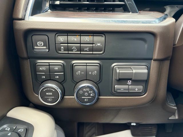Used 2025 Chevrolet Suburban Z71 w/ Z71 Off-Road Package AWD/4WD image 25