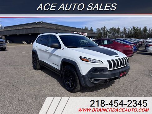 Used 2016 Jeep Cherokee Trailhawk w/ Comfort/Convenience Group AWD/4WD image 2