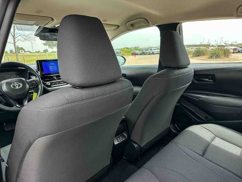 Used 2025 Toyota Corolla LE FWD image 17