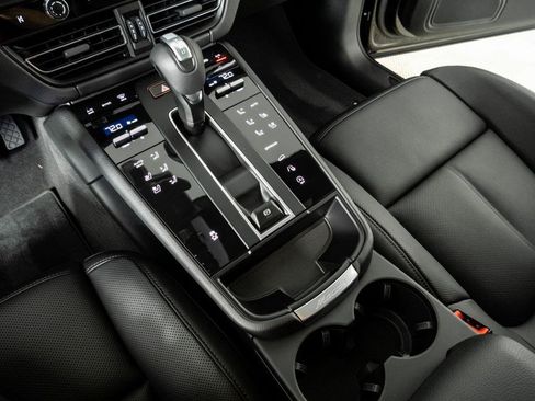 New 2026 Porsche Macan AWD/4WD image 18