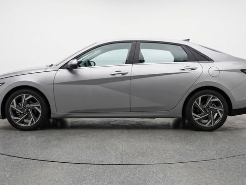 Used 2025 Hyundai Elantra SEL FWD image 5
