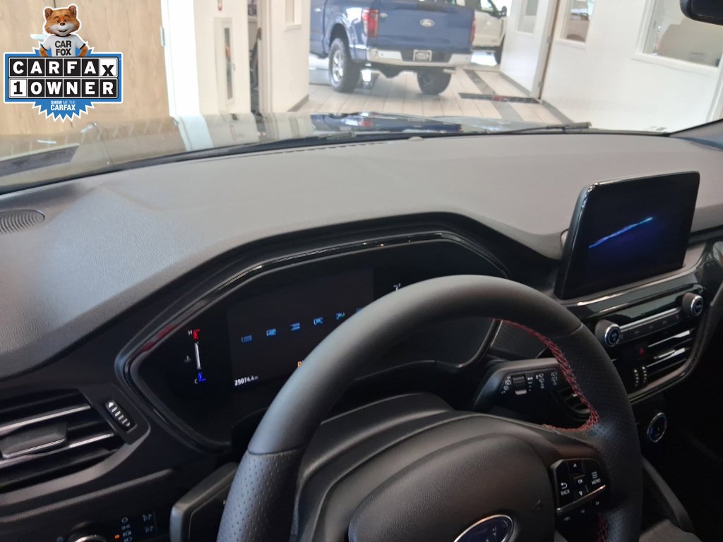 Used 2025 Ford Escape ST-Line AWD/4WD image 2