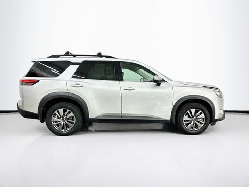 Used 2023 Nissan Pathfinder SV AWD/4WD image 10