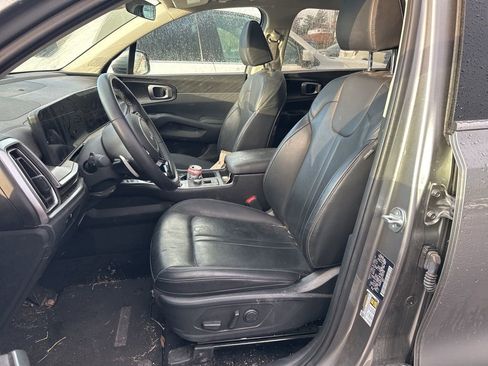 Used 2025 Kia Sorento EX w/ EX Panoramic Sunroof Package image 7