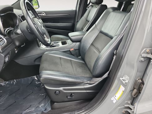 Used 2019 Jeep Grand Cherokee Altitude AWD/4WD image 10