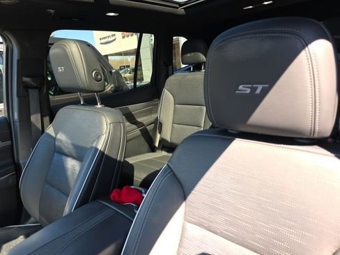 Used 2025 Buick Enclave Sport Touring w/ Power Package image 10