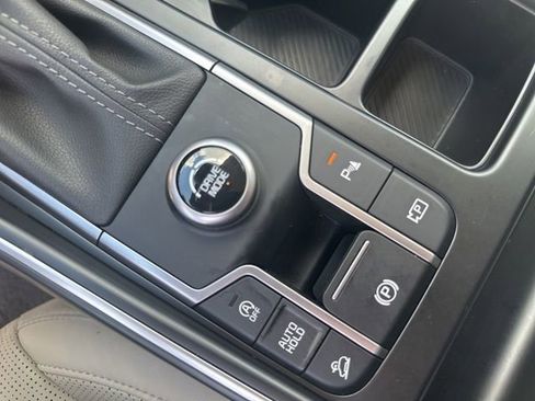 Used 2025 Kia Sorento S FWD image 21