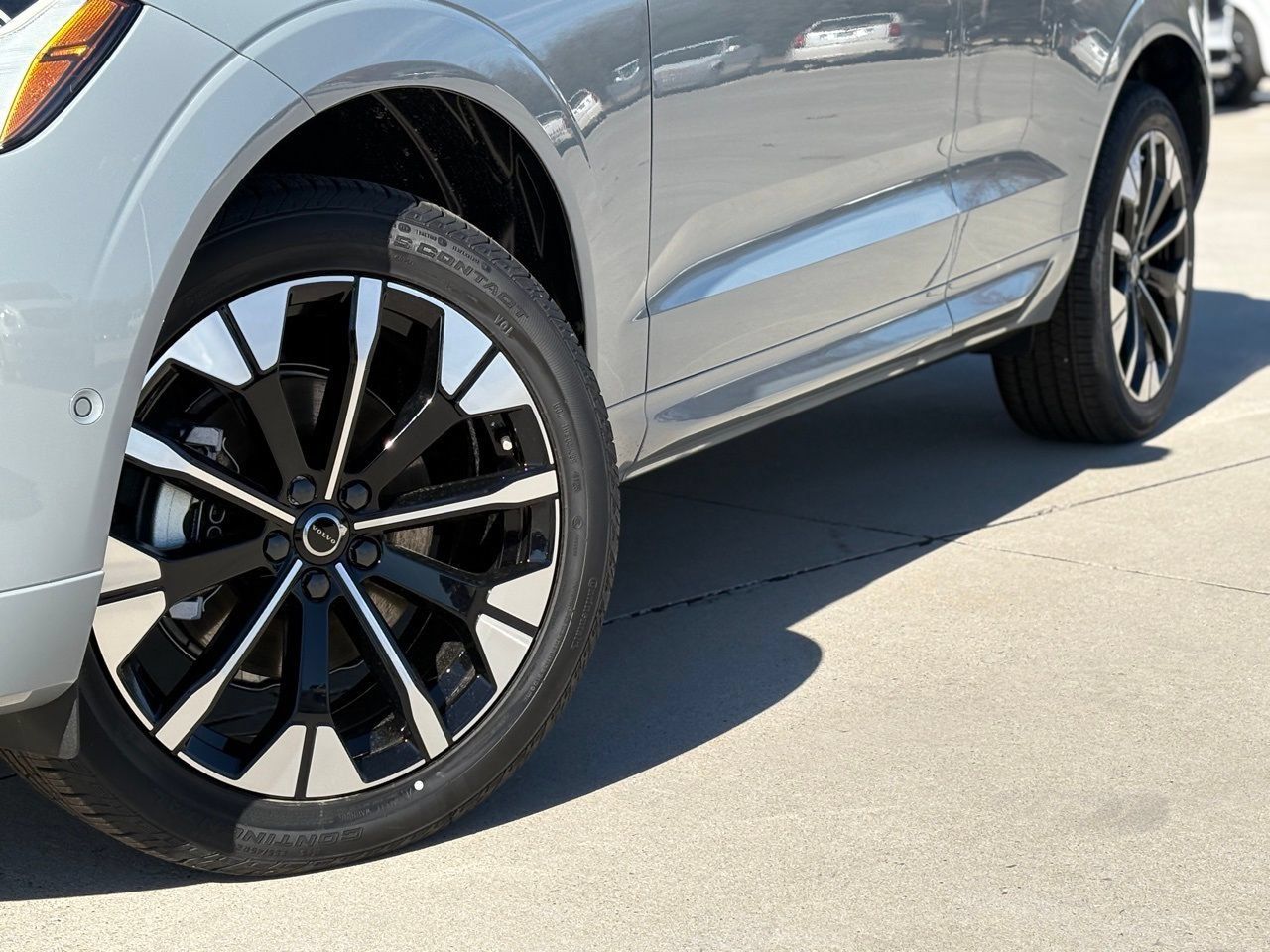 New 2026 Volvo XC60 B5 Plus w/ Protection Package Premier AWD/4WD image 9