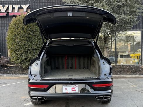 Used 2023 Bentley Bentayga image 17