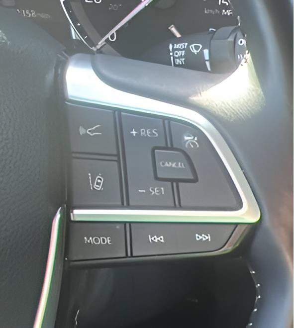 Used 2022 Toyota Highlander XLE AWD/4WD image 7