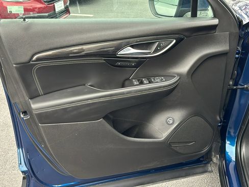 Used 2023 Buick Envision Essence FWD image 11
