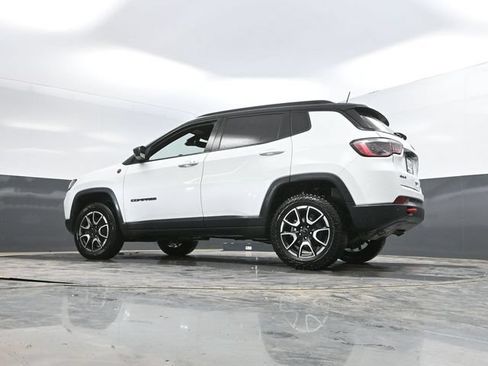 Used 2025 Jeep Compass Trailhawk AWD/4WD image 50