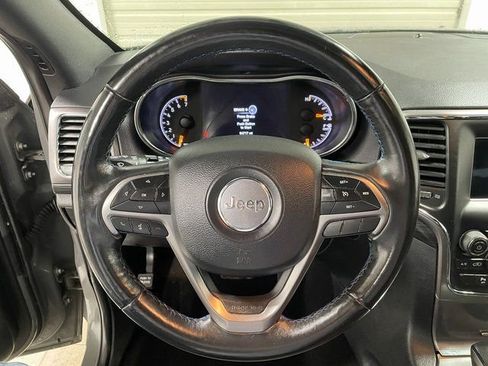 Used 2019 Jeep Grand Cherokee Laredo AWD/4WD image 14