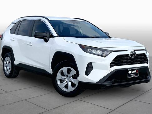 Used 2019 Toyota RAV4 LE FWD image 3