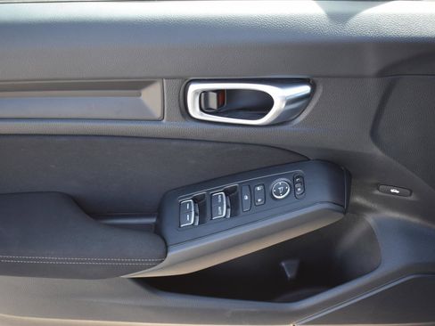 Used 2025 Honda Civic Sport image 16