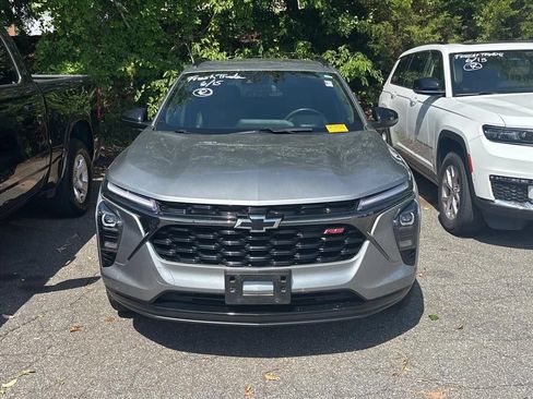 Used 2024 Chevrolet Trax RS w/ Driver Confidence Package FWD image 4