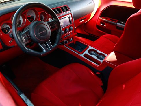 Used 2014 Dodge Challenger R/T image 6