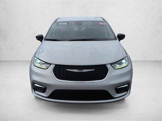 Used 2024 Chrysler Pacifica Touring-L video 2