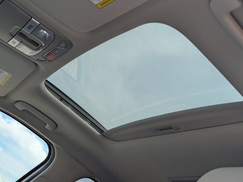 Used 2023 Kia Telluride EX w/ EX Captain's Chair Package FWD image 18