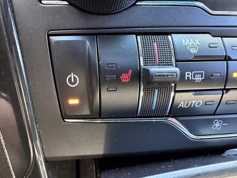 Used 2017 Ford Explorer XLT w/ Equipment Group 202A AWD/4WD image 24