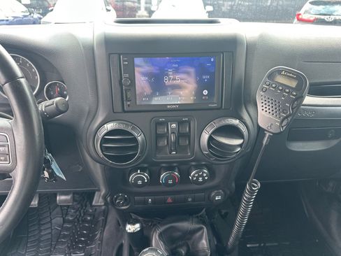 Used 2016 Jeep Wrangler Unlimited Sahara AWD/4WD image 27