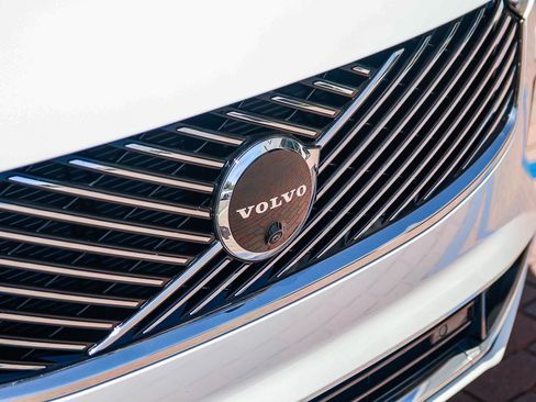 Certified 2026 Volvo XC90 B5 Plus w/ Protection Package AWD/4WD image 13