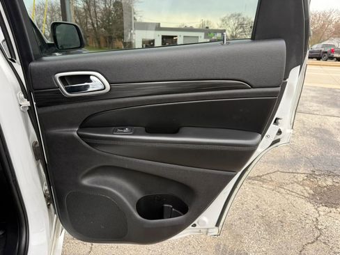 Used 2019 Jeep Grand Cherokee Altitude image 17