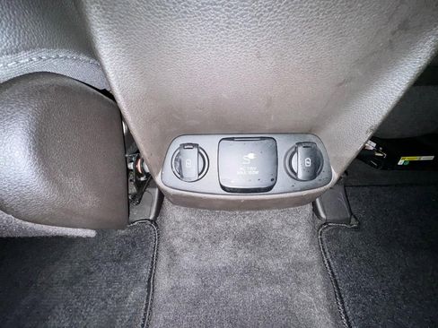 Used 2020 Hyundai Santa Fe Limited image 17