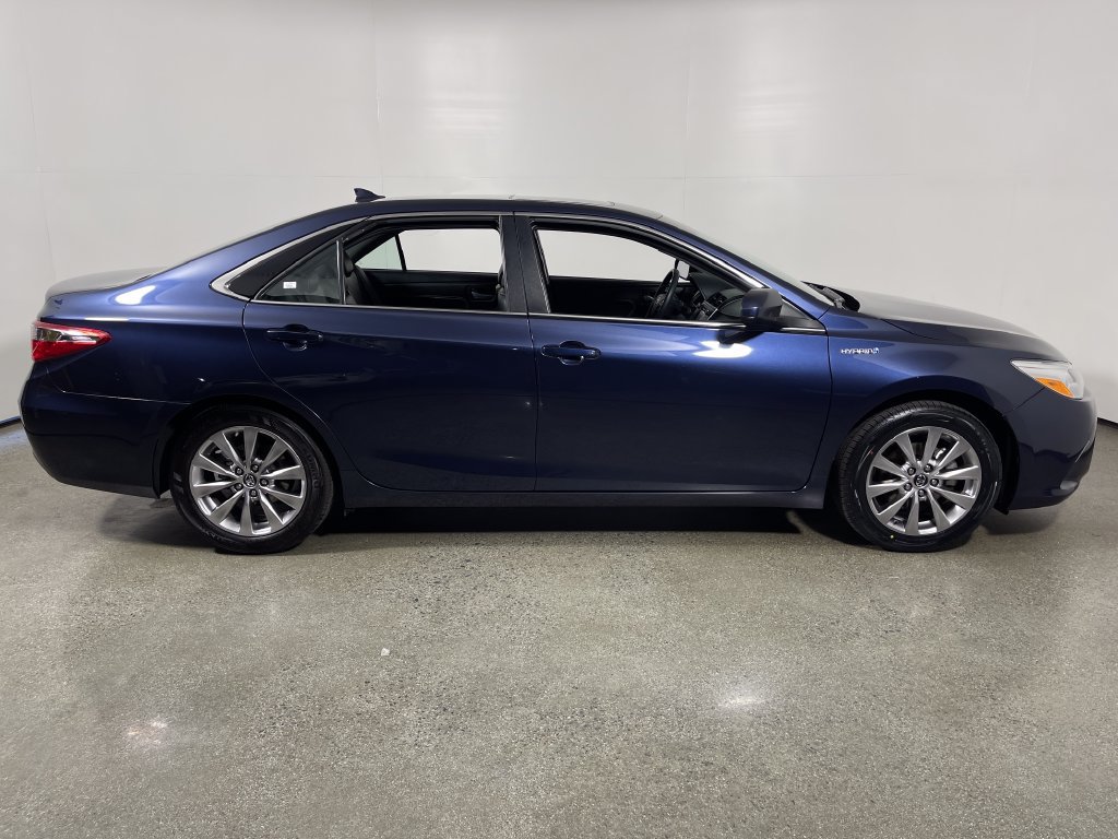 Used 2016 Toyota Camry XLE w/ Moonroof Package FWD image 2