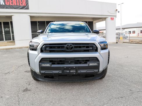 Used 2025 Toyota 4Runner SR5 image 3