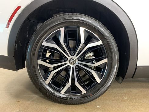 Used 2024 Toyota Crown Limited image 40