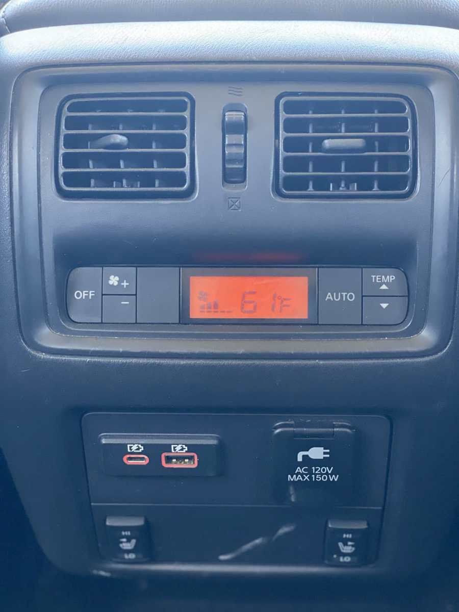 Used 2019 Nissan Pathfinder SL FWD image 11