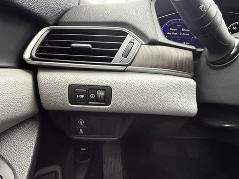 Used 2018 Honda Accord EX image 18