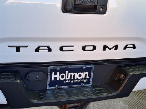 Used 2019 Toyota Tacoma TRD Sport image 32