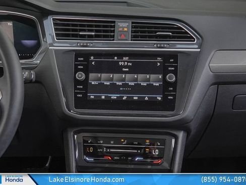 Used 2022 Volkswagen Tiguan SE w/ Panoramic Sunroof Package FWD image 19