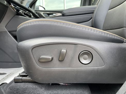Used 2025 Chevrolet Traverse High Country w/ LPO, Floor Liner Package AWD/4WD image 17