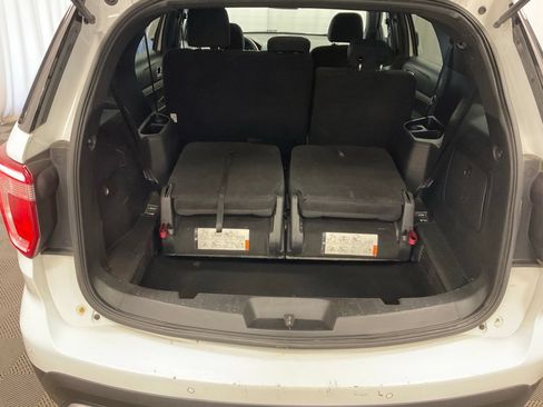 Used 2017 Ford Explorer XLT AWD/4WD image 24